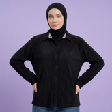 شومیز مشکی زنانه پلیسه آترین یقه انگلیسی و دکمهدار | حسنا مزون